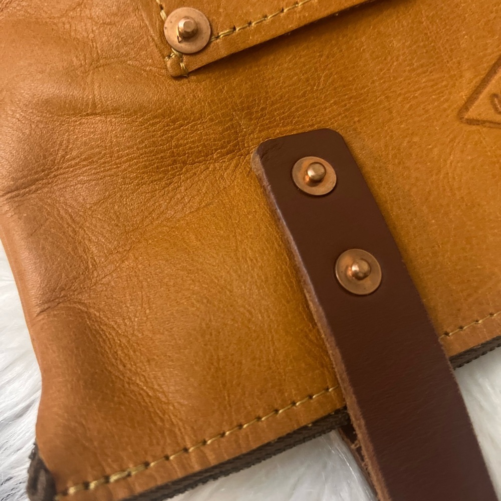 Elegant Tan Leather Tote Bag - image 10